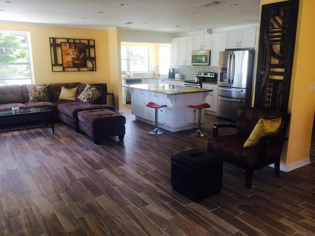 Spacious Beach House Unit,Beautifully Furnished 2 Bed 2Bath./2Min.Walk To Beach 克利尔沃特 外观 照片