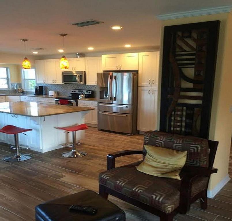 Spacious Beach House Unit,Beautifully Furnished 2 Bed 2Bath./2Min.Walk To Beach 克利尔沃特 外观 照片