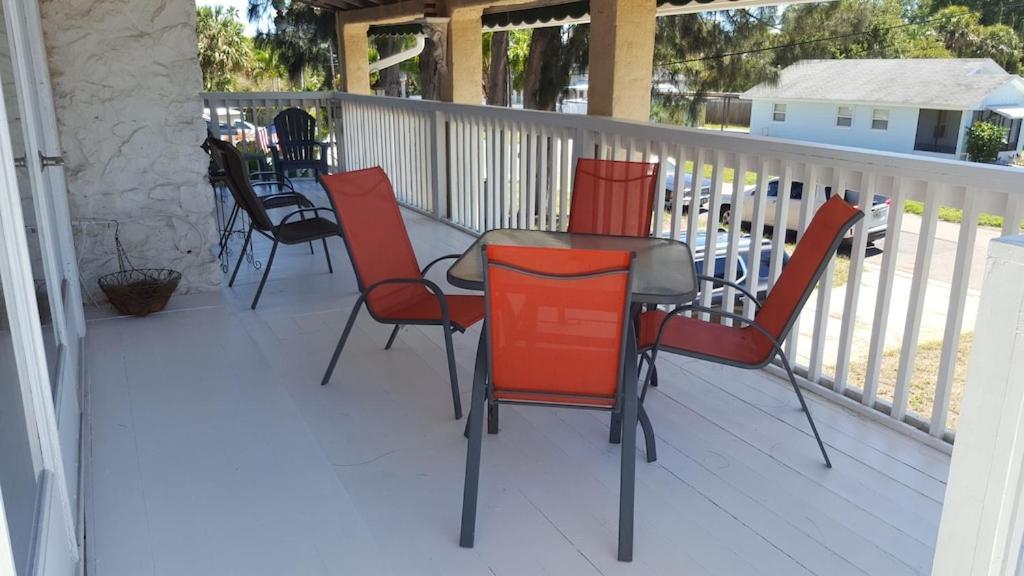 Spacious Beach House Unit,Beautifully Furnished 2 Bed 2Bath./2Min.Walk To Beach 克利尔沃特 外观 照片